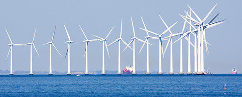 Offshore-Windkraftanlagen am Horizont