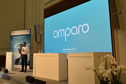 Felix Dietrich, Gründer der amparo GmbH, präsentiert sein Unternehmen.
